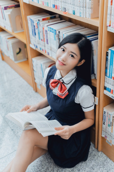 他缓慢而坚定的往里送总裁文