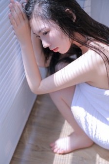 《年轻女教师》在线观看